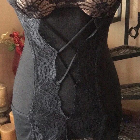 🔥SEXY🔥NWOT Frederick’s of Hollywood Lace One Piece 5 Garters Lingerie Intimates